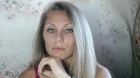 Snapshot of roxyfox18x01 chatting on 09/25/25, 08:40 roxyfox18x01 online show from 09/25/25, 08:40