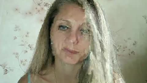 Snapshot of roxyfox18x01 chatting on 09/28/25, 09:25 roxyfox18x01 online show from 09/28/25, 09:25