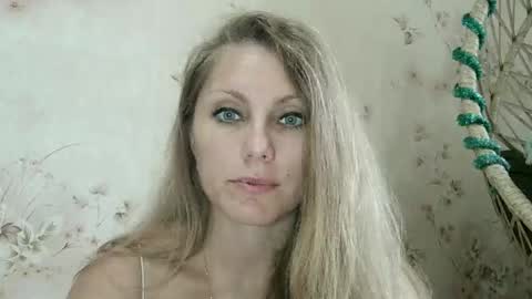 Snapshot of roxyfox18x01 chatting on 10/10/25, 07:40 roxyfox18x01 online show from 10/10/25, 07:40