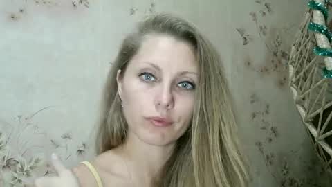 Snapshot of roxyfox18x01 chatting on 10/10/25, 07:46 roxyfox18x01 online show from 10/10/25, 07:46