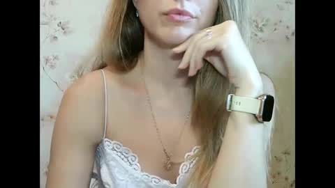 Snapshot of roxyfox18x01 chatting on 10/23/25, 08:24 roxyfox18x01 online show from 10/23/25, 08:24