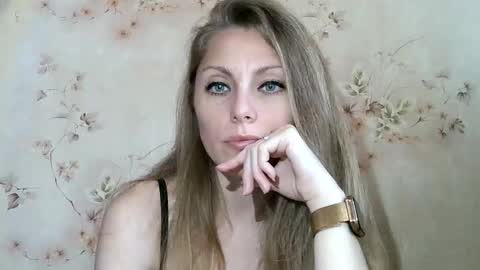 roxyfox18x01 online show from 05/06/26, 06:30