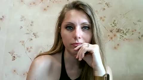 roxyfox18x01 online show from 06/05/26, 07:25