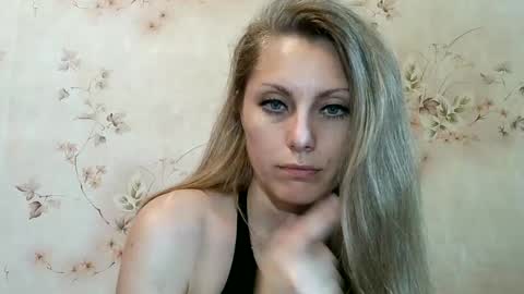 roxyfox18x01 online show from 06/10/26, 07:40