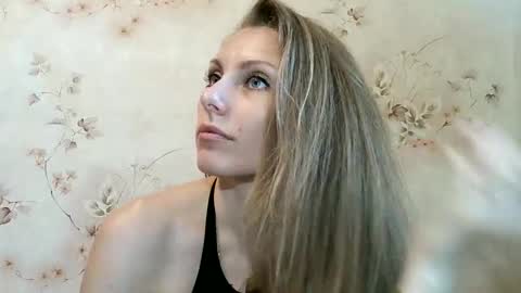 roxyfox18x01 online show from 06/11/26, 07:28