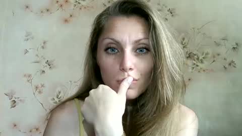 roxyfox18x01 online show from 06/20/26, 09:23