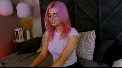 Roxy online show from 05/16/26, 03:33