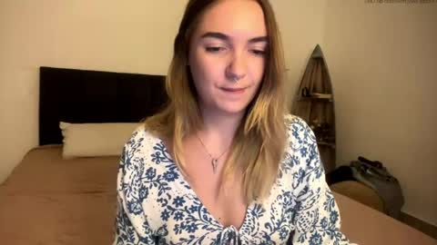 Roxy online show from 04/30/26, 02:23