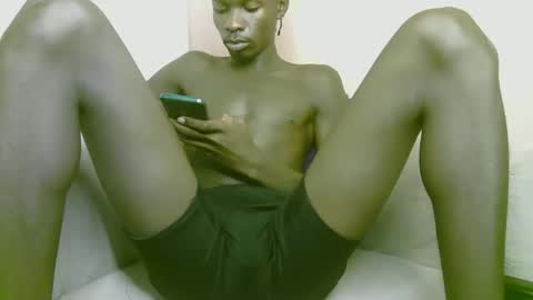 Snapshot of royalty254 chatting on 04/28/26, 09:25 royalty254 online show from 04/28/26, 09:25