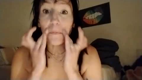 Snapshot of royaltycakes chatting on 11/14/25, 11:13 royaltycakes online show from 11/14/25, 11:13