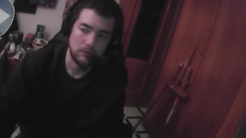Snapshot of royer04 chatting on 01/12/26, 01:11 royer04 online show from 01/12/26, 01:11