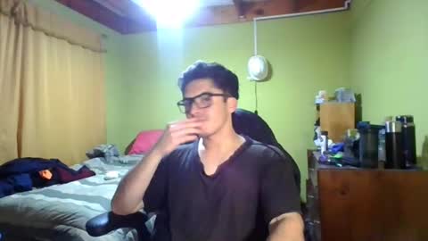 Snapshot of rpaulo25 chatting on 06/11/26, 04:43 rpaulo25 online show from 06/11/26, 04:43