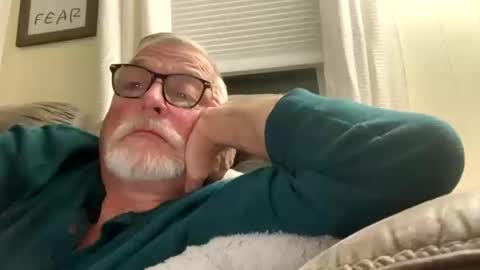 Snapshot of rs006 chatting on 10/11/25, 02:44 rs006 online show from 10/11/25, 02:44