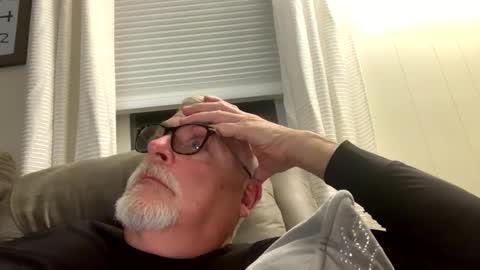 Snapshot of rs006 chatting on 10/12/25, 02:32 rs006 online show from 10/12/25, 02:32