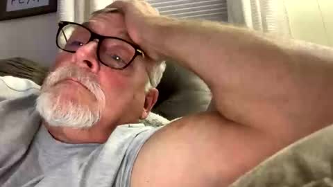 Snapshot of rs006 chatting on 10/16/25, 03:29 rs006 online show from 10/16/25, 03:29