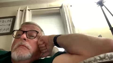 Snapshot of rs006 chatting on 10/20/25, 01:44 rs006 online show from 10/20/25, 01:44