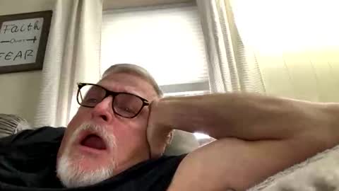 Snapshot of rs006 chatting on 10/31/25, 02:18 rs006 online show from 10/31/25, 02:18