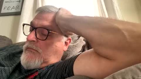 Snapshot of rs006 chatting on 11/18/25, 03:05 rs006 online show from 11/18/25, 03:05