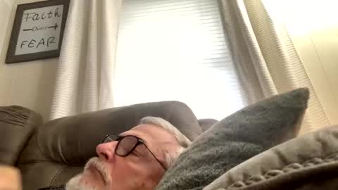 Snapshot of rs006 chatting on 11/20/25, 03:23 rs006 online show from 11/20/25, 03:23