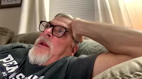 Snapshot of rs006 chatting on 11/25/25, 02:11 rs006 online show from 11/25/25, 02:11