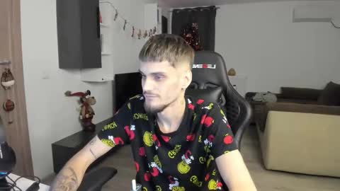 Snapshot of rszed chatting on 12/21/25, 01:35 R online show from 12/21/25, 01:35