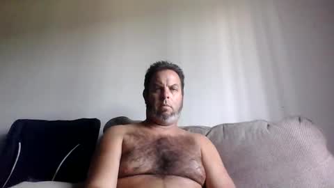 rubbingoneout714 online show from 10/27/25, 06:45