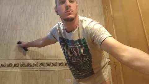 Snapshot of rubenadell chatting on 10/16/25, 01:01 Dechill22 online show from 10/16/25, 01:01