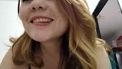 Snapshot of rubyklar chatting on 12/21/25, 10:06 Rubyklar online show from 12/21/25, 10:06