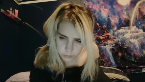 Snapshot of rubyy_nicolee chatting on 11/12/25, 08:37 rubyy_nicolee online show from 11/12/25, 08:37