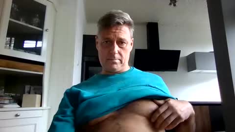 Snapshot of rudeski chatting on 10/12/25, 12:59 rudeski online show from 10/12/25, 12:59