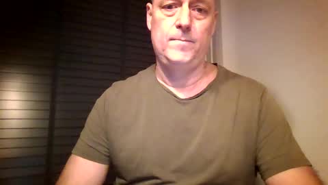Snapshot of rudeski chatting on 11/25/25, 04:29 rudeski online show from 11/25/25, 04:29