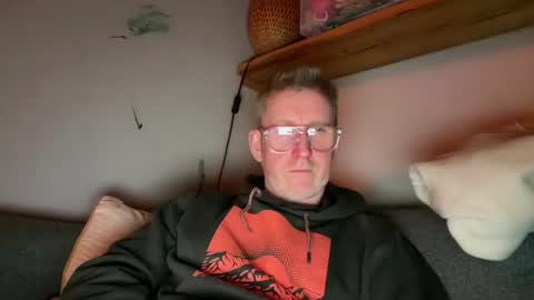 Snapshot of ruedog72 chatting on 10/12/25, 02:10 ruedog72 online show from 10/12/25, 02:10