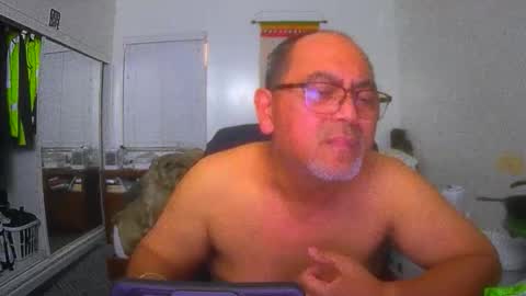 Snapshot of rueltrinidad73 chatting on 03/11/26, 01:44 rueltrinidad73 online show from 03/11/26, 01:44