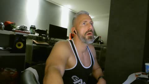 Chico que rico Caliente online show from 12/31/24, 09:17