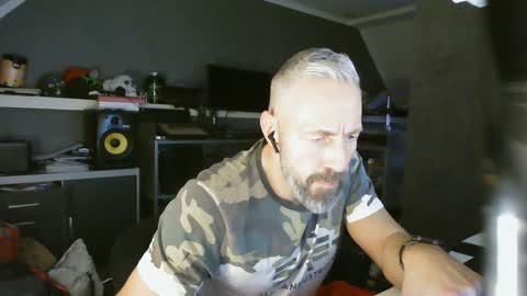Chico que rico Caliente online show from 01/05/25, 01:04