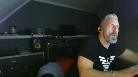 Chico que rico Caliente online show from 02/16/25, 12:30