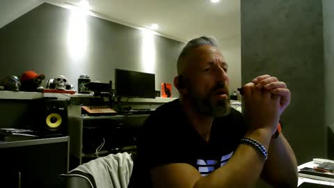 Chico que rico Caliente online show from 02/16/25, 04:10