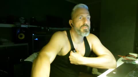 Chico que rico Caliente online show from 03/08/25, 05:28