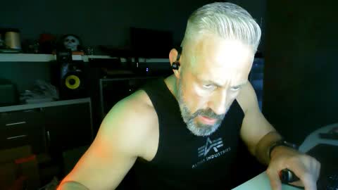 Chico que rico Caliente online show from 10/11/25, 09:41