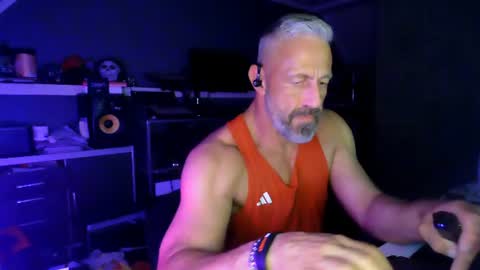 Chico que rico Caliente online show from 06/14/26, 02:24