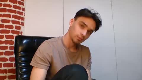 Snapshot of rufuspit chatting on 12/12/24, 11:50 Rufus online show from 12/12/24, 11:50