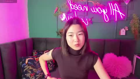 Snapshot of runi_asian chatting on 06/19/26, 01:32 Runi online show from 06/19/26, 01:32