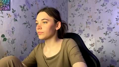 Snapshot of rusmedium chatting on 06/02/26, 09:06 Lisa and Vlad online show from 06/02/26, 09:06