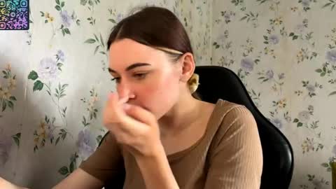 Snapshot of rusmedium chatting on 06/03/26, 10:07 Lisa and Vlad online show from 06/03/26, 10:07