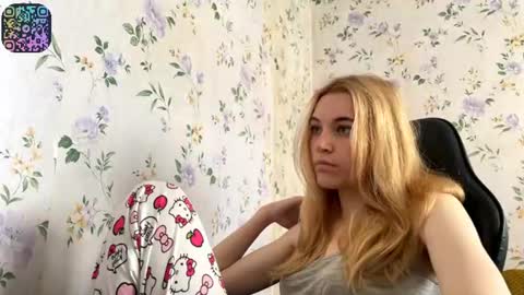 Snapshot of rusmedium chatting on 06/12/26, 09:19 Lisa and Vlad online show from 06/12/26, 09:19