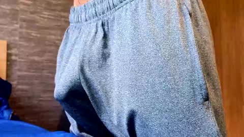  R U S S E L L  online show from 02/05/25, 09:18