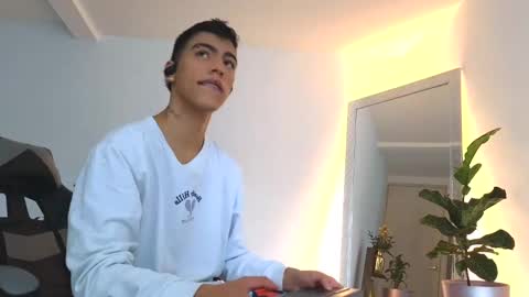  R U S S E L L  online show from 09/30/25, 11:26