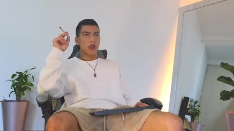  R U S S E L L  online show from 10/05/25, 11:30