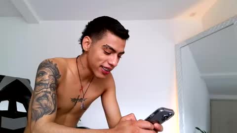  R U S S E L L  online show from 10/22/25, 03:56