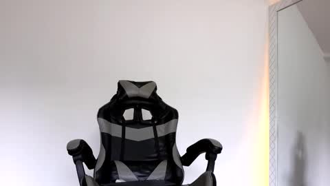  R U S S E L L  online show from 11/06/25, 01:34